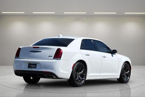2022 Chrysler 300 Touring