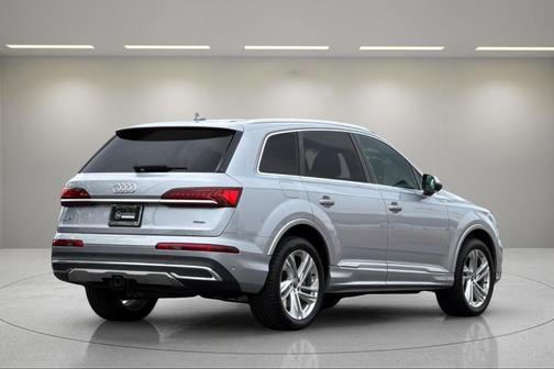 2021 Audi Q7 45 Premium Plus