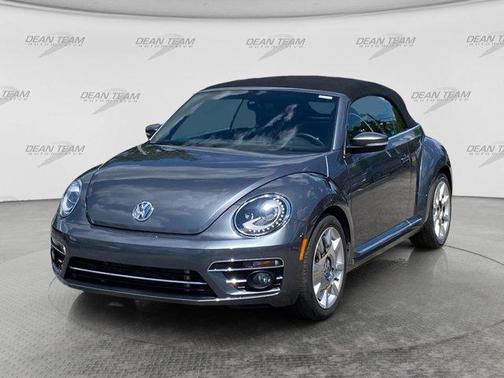 Platinum Gray Metallic w/ Black Top 2019 Volkswagen Beetle 2.0T SE