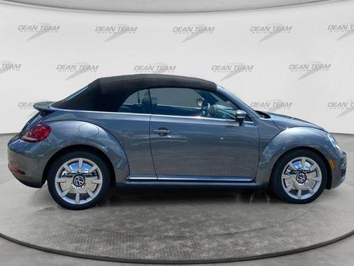 Platinum Gray Metallic w/ Black Top 2019 Volkswagen Beetle 2.0T SE