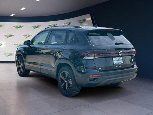 2025 Volkswagen Taos 1.5T SE Black