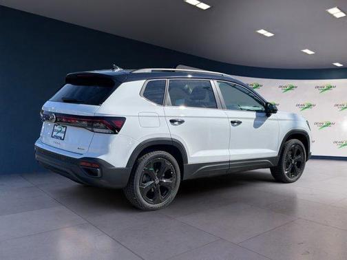 2025 Volkswagen Taos 1.5T SE Black
