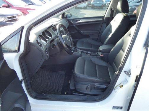 2016 Volkswagen Golf TSI SE 4-Door