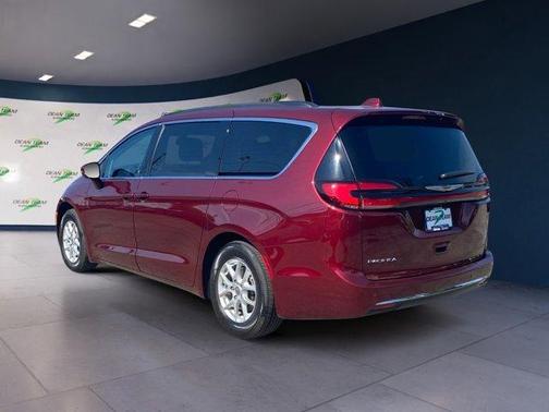 2022 Chrysler Pacifica Touring-L
