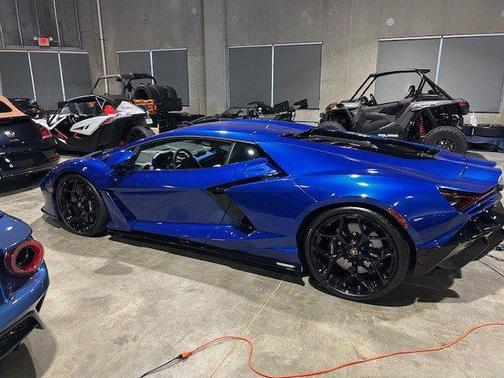 2025 Lamborghini Revuelto Base