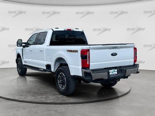 Oxford White 2023 Ford F-250 Lariat