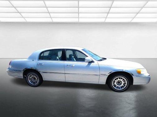2001 Lincoln Town Car Cartier
