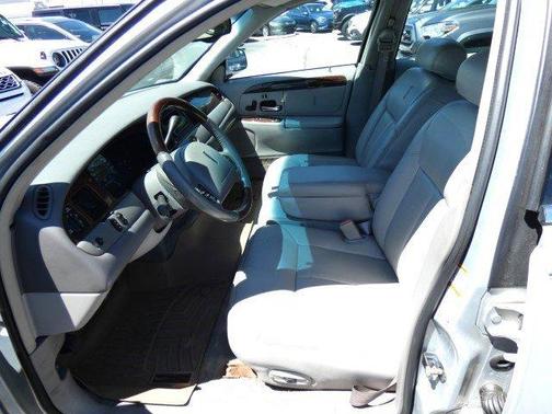 2001 Lincoln Town Car Cartier