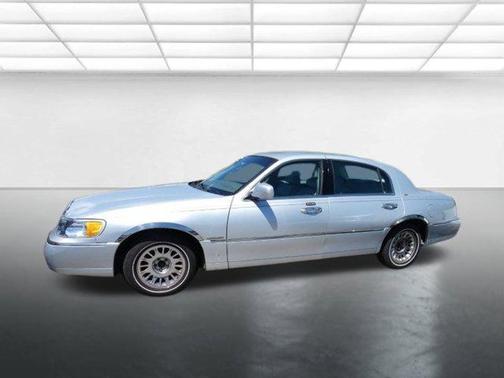 2001 Lincoln Town Car Cartier