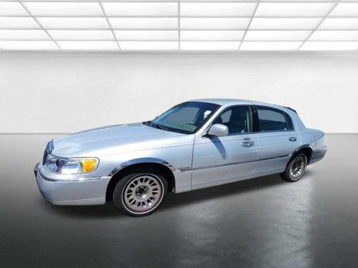 2001 Lincoln Town Car Cartier