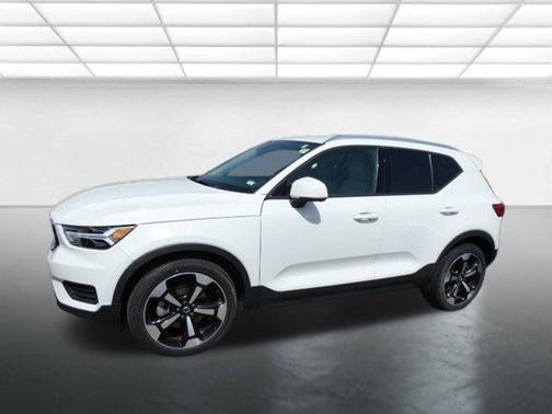 2020 Volvo XC40 T4 Momentum