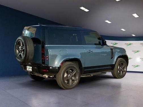 2025 Land Rover Defender P400 X-Dynamic SE