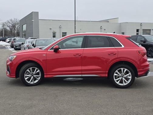 2022 Audi Q3 45 S line Premium