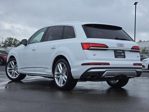 Glacier White Metallic 2025 Audi Q7 55 Premium Plus
