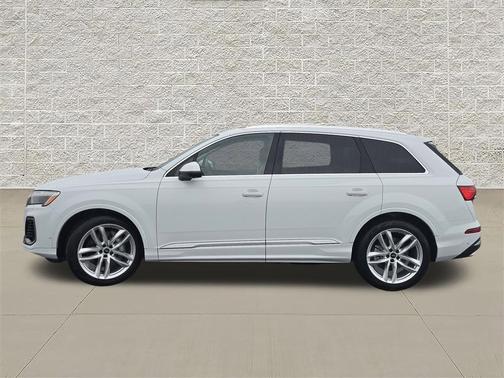 Glacier White Metallic 2025 Audi Q7 55 Premium Plus