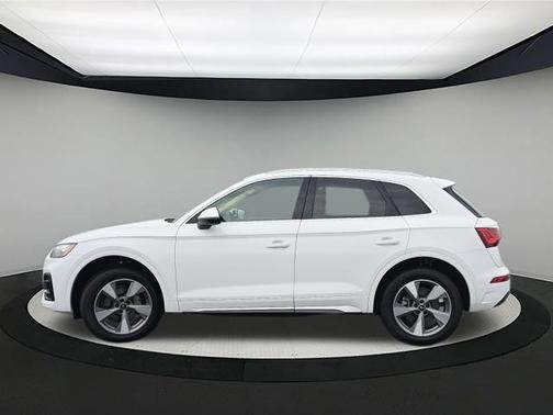 2023 Audi Q5 40 Premium Plus
