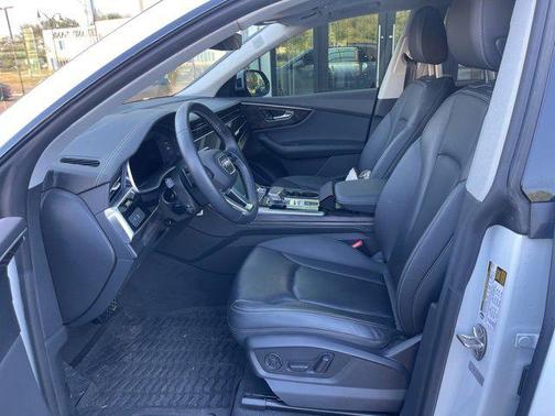 2023 Audi Q8 55 Premium Plus
