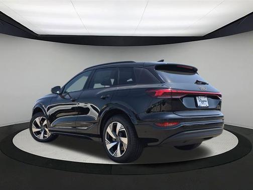 2025 Audi Q6 e-tron Premium Plus quattro