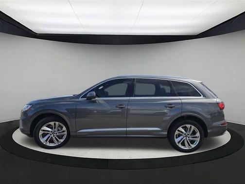 2022 Audi Q7 45 Premium Plus