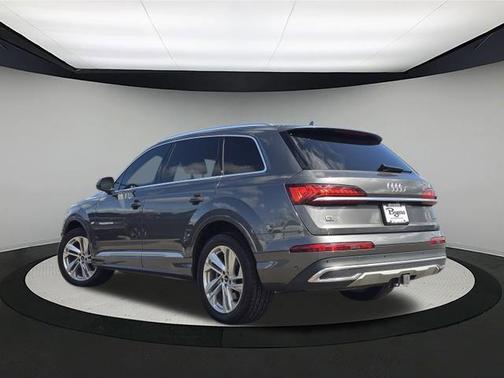 2022 Audi Q7 45 Premium Plus