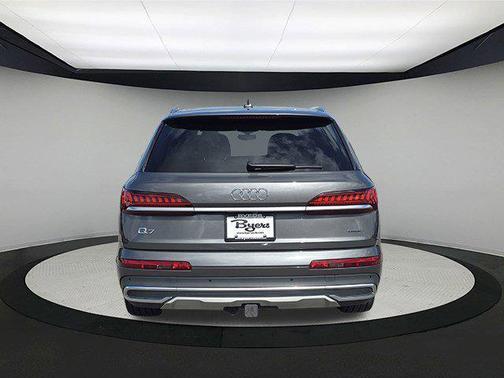 2022 Audi Q7 45 Premium Plus