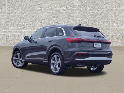 Tambora Gray Metallic 2026 Audi Q5 Premium Plus TFSI quattro S tronic