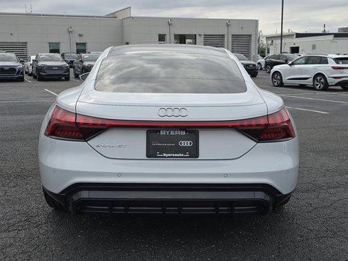 Suzuka Gray Metallic 2023 Audi e-tron GT Premium Plus quattro