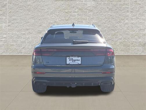 Daytona Gray Pearl Effect 2027 Audi Q8 55 Premium Plus