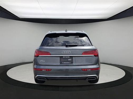 2022 Audi Q5 45 S line Prestige