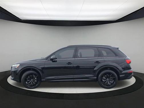 Black Metallic 2025 Audi Q7 45 Premium Plus