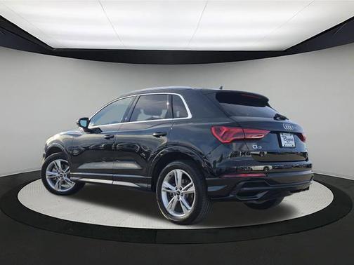 2022 Audi Q3 45 S line Premium