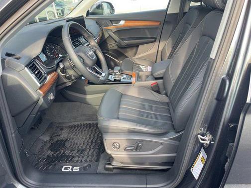 2023 Audi Q5 45 S line Premium