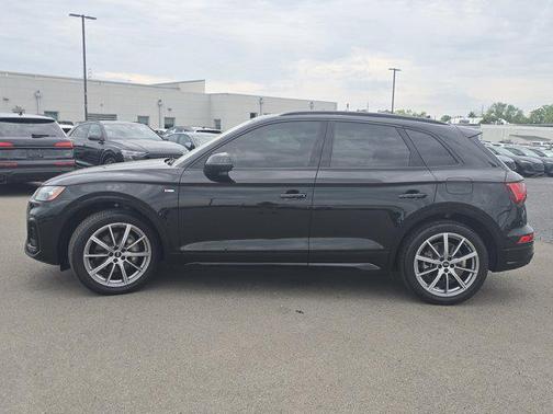 Mythos Black Metallic 2023 Audi Q5 55 S line Premium Plus