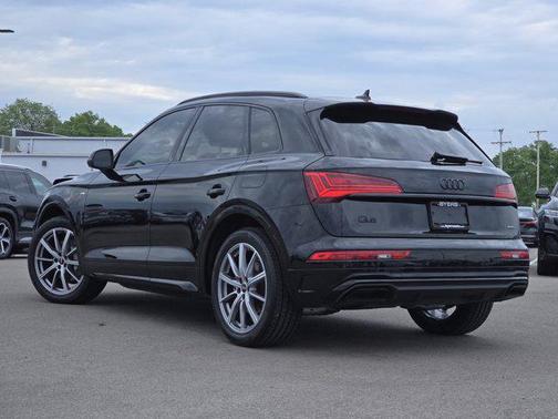 Mythos Black Metallic 2023 Audi Q5 55 S line Premium Plus