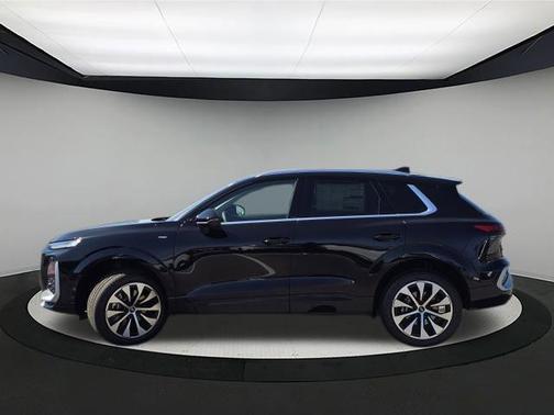 Mythos Black Metallic 2026 Audi Q3 S line