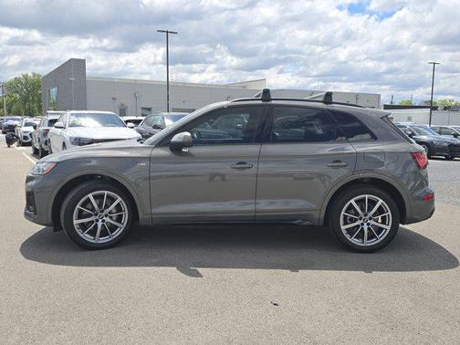 Chronos Gray Metallic 2023 Audi Q5 55 S line Premium Plus