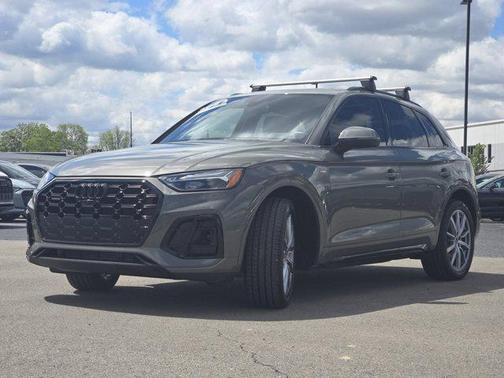 Chronos Gray Metallic 2023 Audi Q5 55 S line Premium Plus