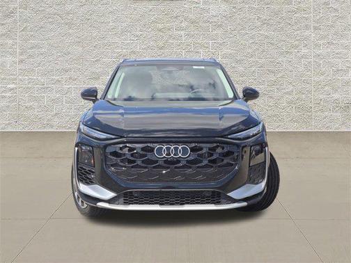 Mythos Black Metallic 2026 Audi Q3 TFSI quattro S tronic