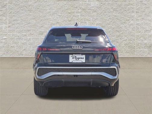 Mythos Black Metallic 2026 Audi Q3 TFSI quattro S tronic