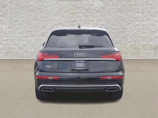 Mythos Black Metallic 2023 Audi Q5 45 S line Premium Plus