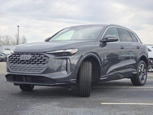 Tambora Gray Metallic 2025 Audi Q5 Premium TFSI quattro S tronic