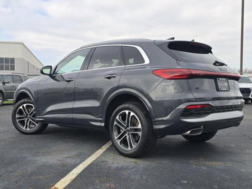 Tambora Gray Metallic 2025 Audi Q5 Premium TFSI quattro S tronic