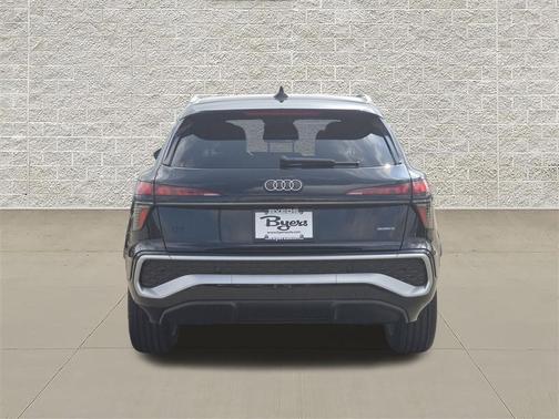 Mythos Black Metallic 2026 Audi Q3 TFSI quattro S tronic