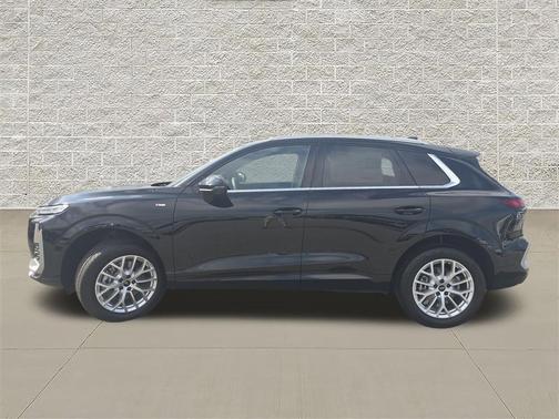 Mythos Black Metallic 2026 Audi Q3 TFSI quattro S tronic