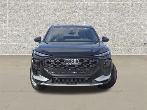 Mythos Black Metallic 2026 Audi Q3 TFSI quattro S tronic