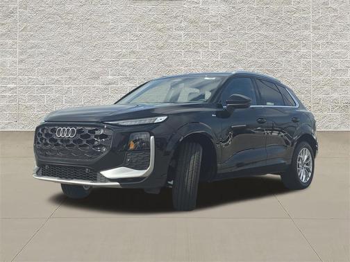 Mythos Black Metallic 2026 Audi Q3 TFSI quattro S tronic