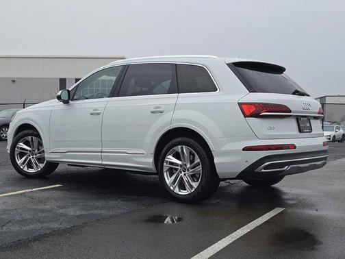 2023 Audi Q7 55 Premium Plus