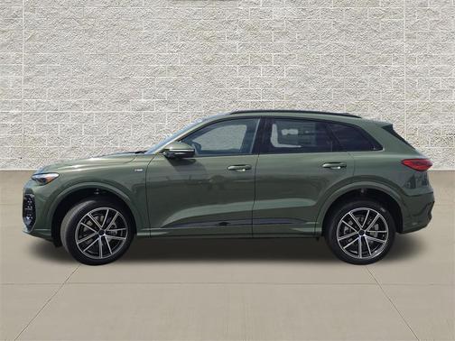 District Green Metallic 2026 Audi Q5 Premium Plus TFSI quattro S tronic
