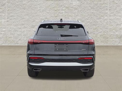 Mythos Black Metallic 2026 Audi Q5 Premium Plus TFSI quattro S tronic