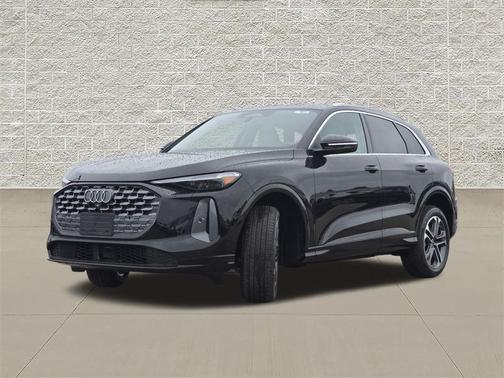 Mythos Black Metallic 2026 Audi Q5 Premium Plus TFSI quattro S tronic